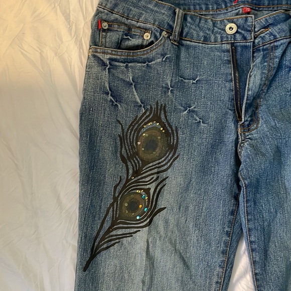 Women’s Bejeweled and Fancy Jeans - Picture 4 of 8